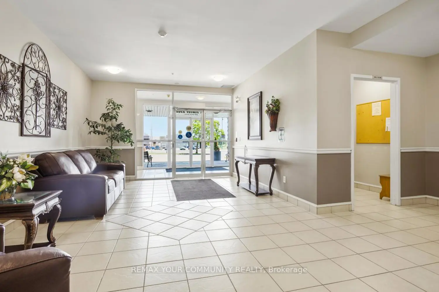 112 Simcoe Road 206 photo 4