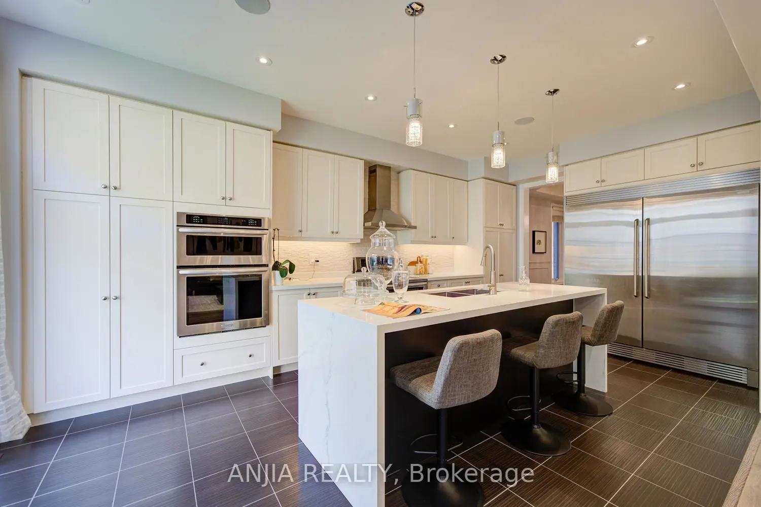 8 Beckett Avenue photo 5