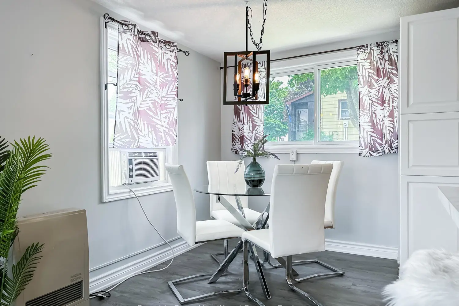 576 Queen Street photo 5