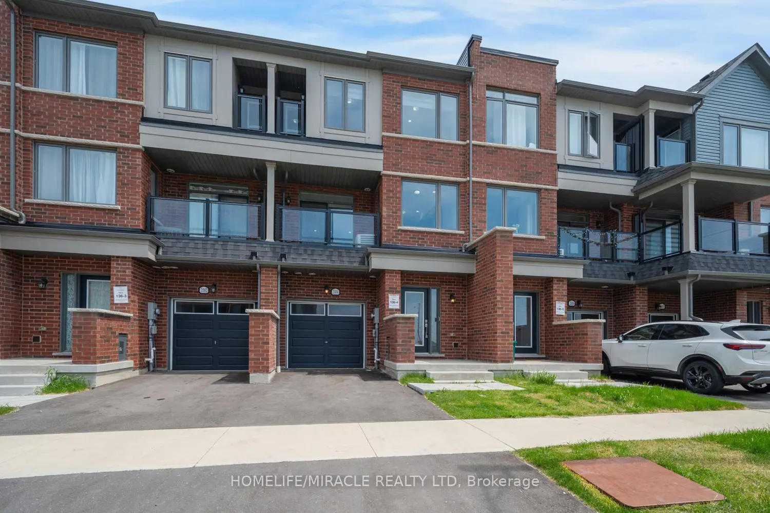 2004 Cameron Lott Crescent