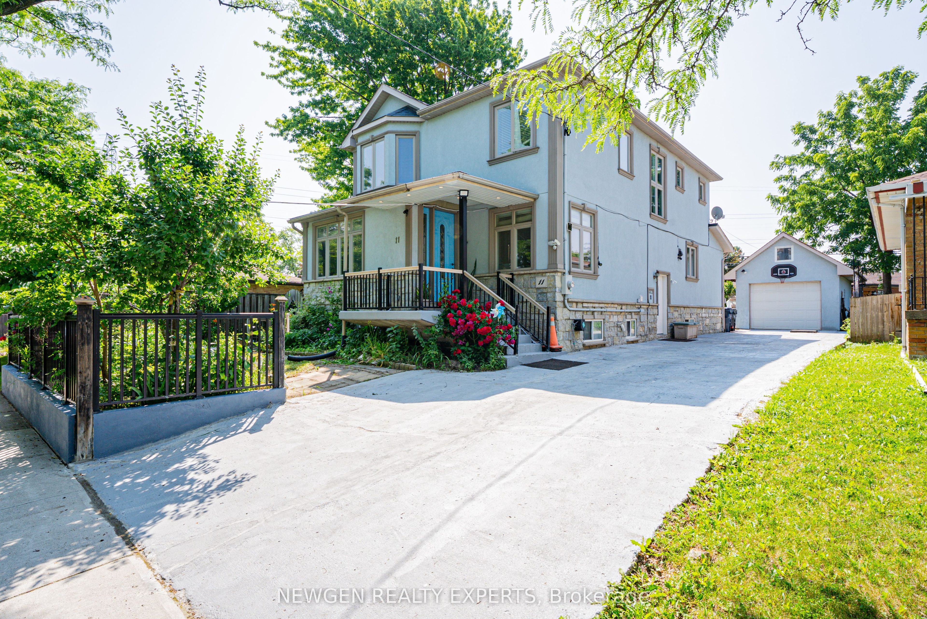 11 Benway Drive, Toronto, ON, M9W 1Z2