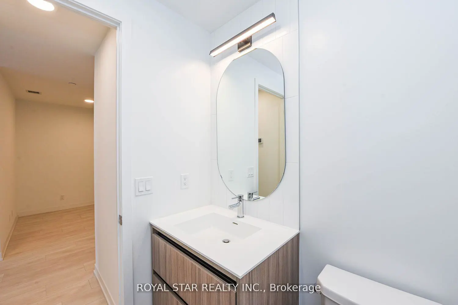 7950 Bathurst Street 1207 photo 3