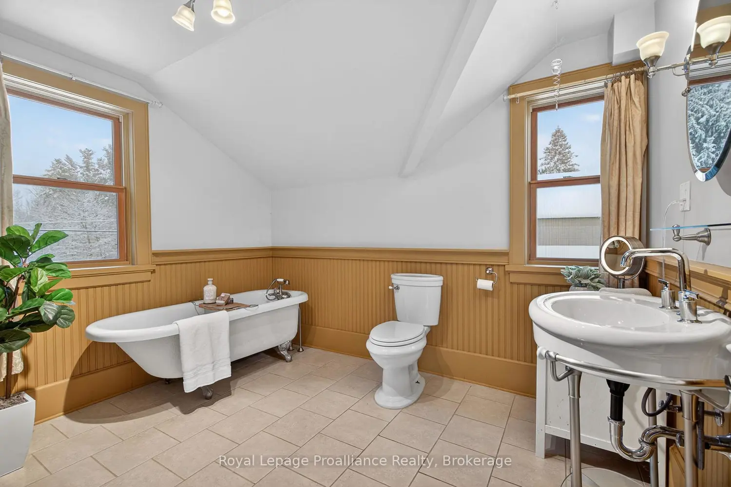 7802 Piccadilly Road photo 2
