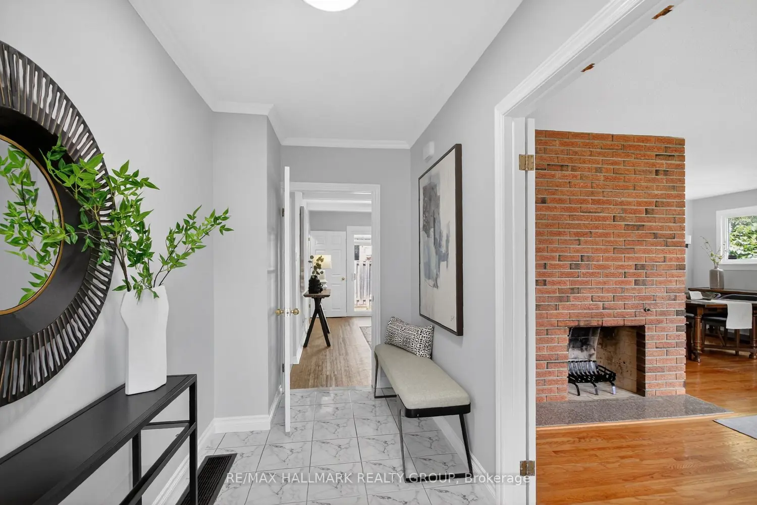 37 Parkwood Crescent photo 3