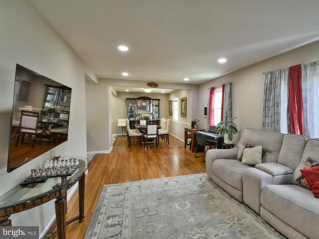 1201 Schindler Drive, Silver Spring, MD 20903 photo 2
