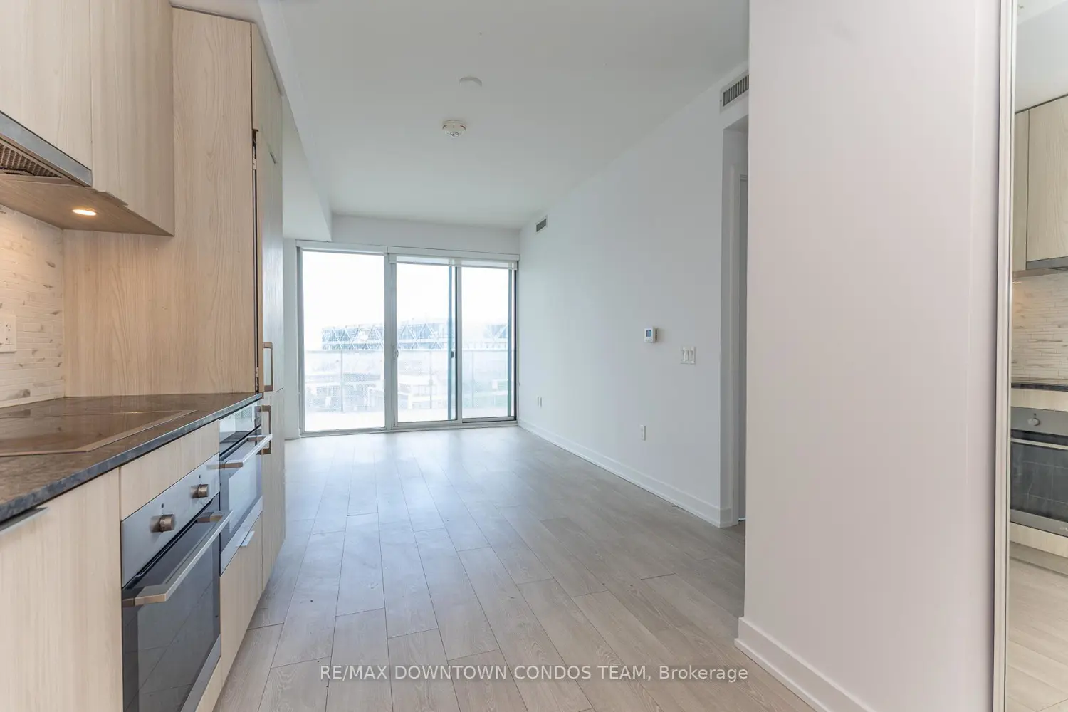 15 Queens Quay 1410 photo 5