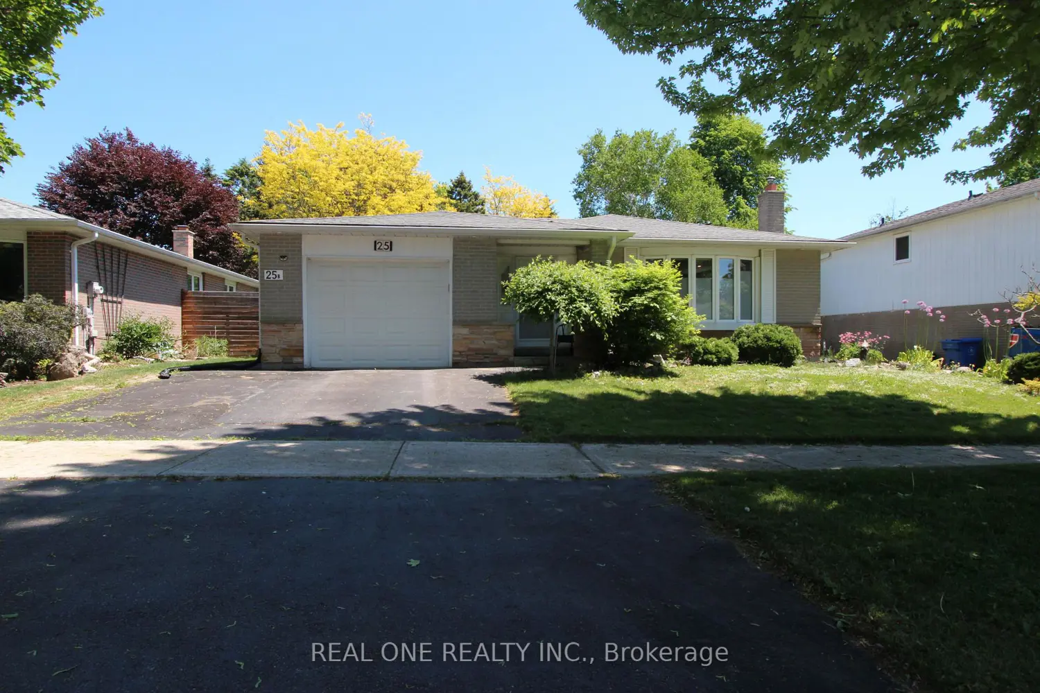 25 Bigwin Drive photo 2