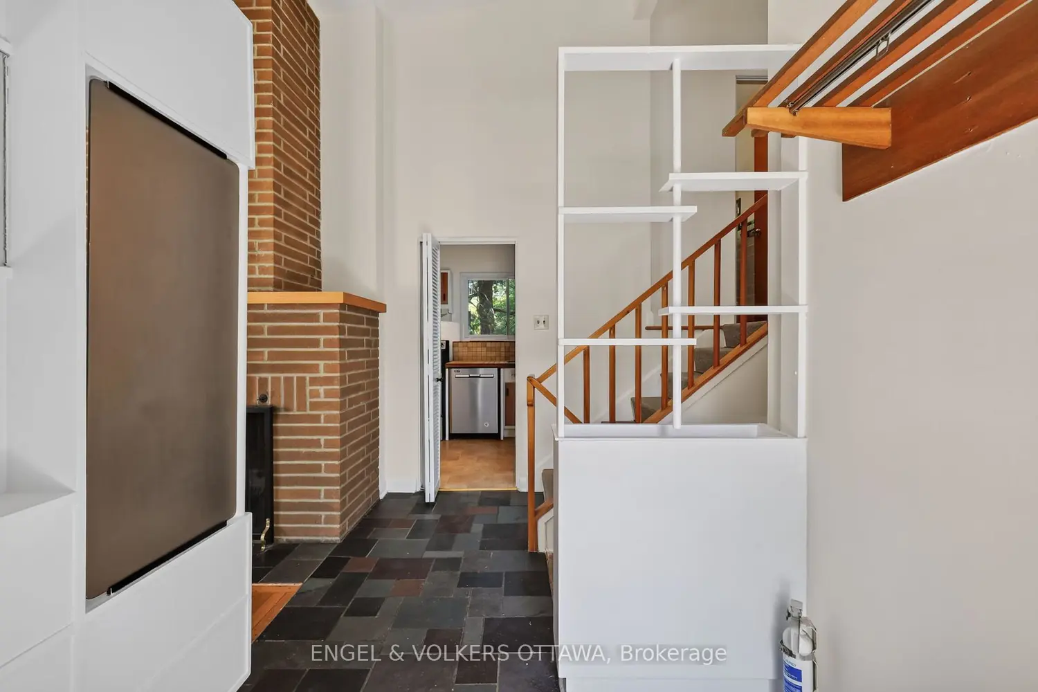 1363 Heron Road photo 2