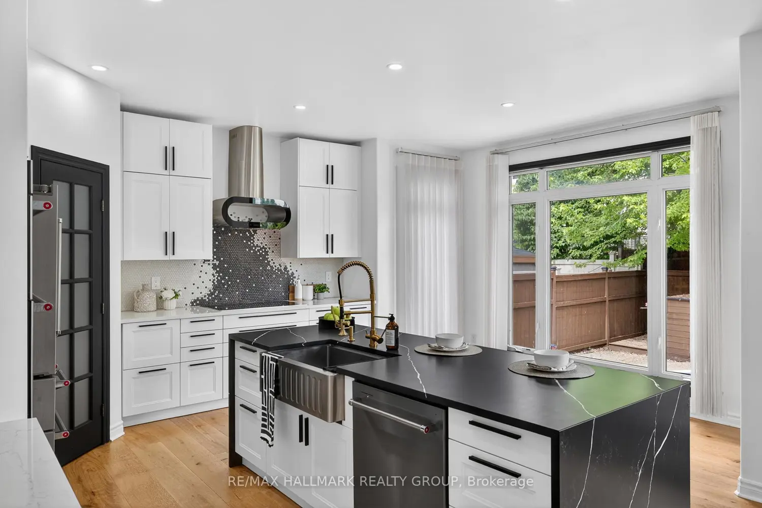 520 Mazari Crescent photo 2