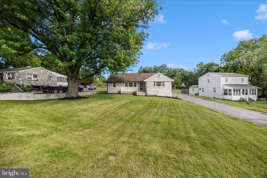 16215 Redland Road, Rockville, MD 20855