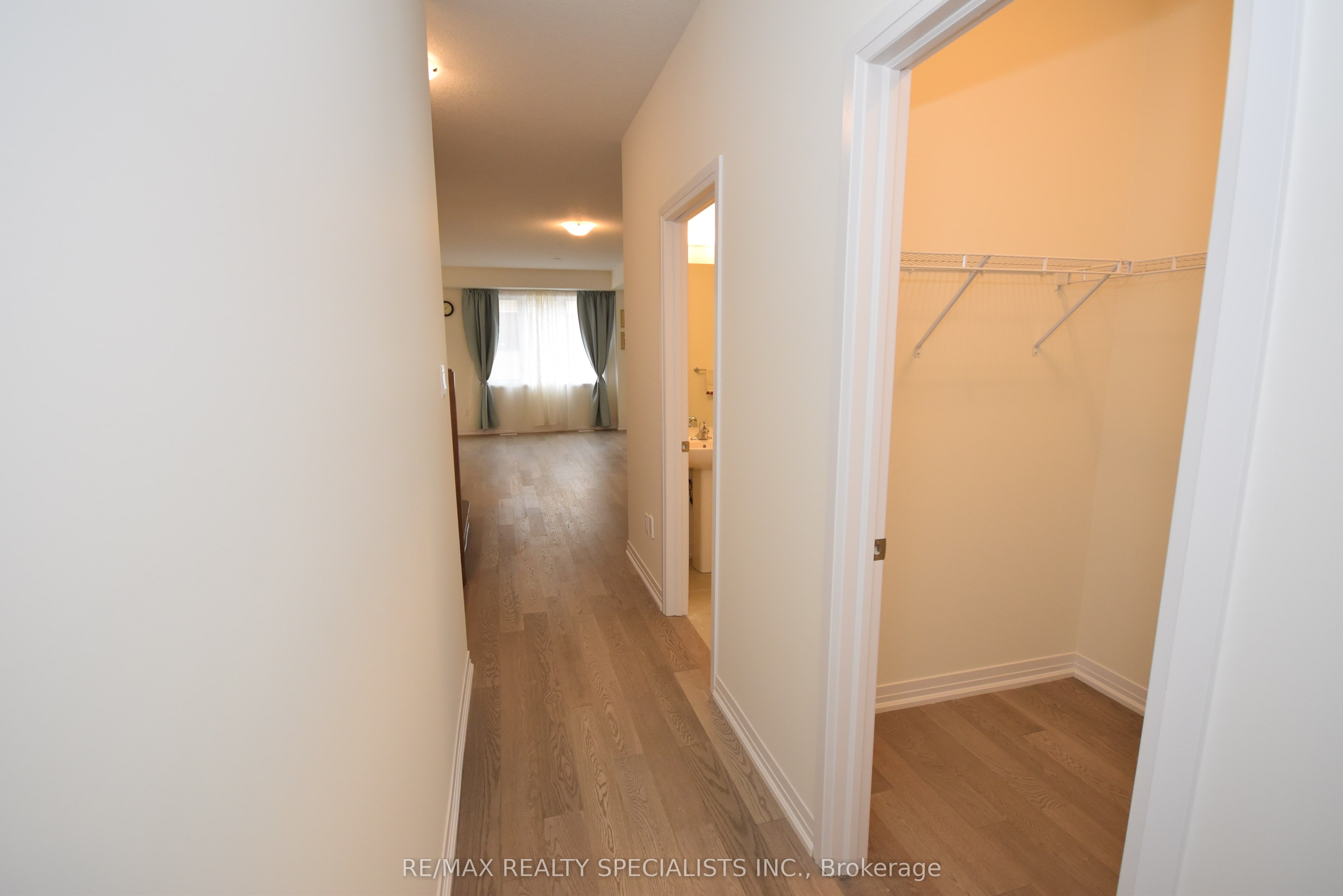 12 Velvet Way, Thorold, ON, L2V 0B7 photo 5
