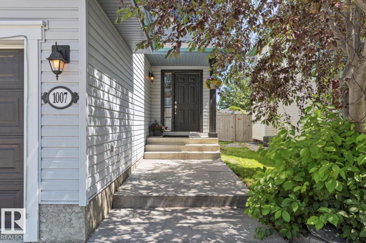 1007 Macewan Close SW, Edmonton, AB, T6W1K2 photo 4