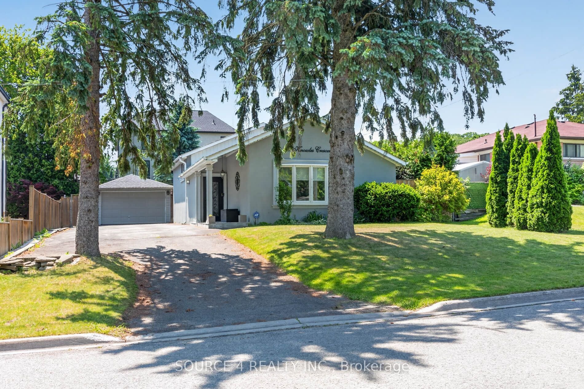 51 Knowles Crescent, Aurora, ON, L4G 1Z6