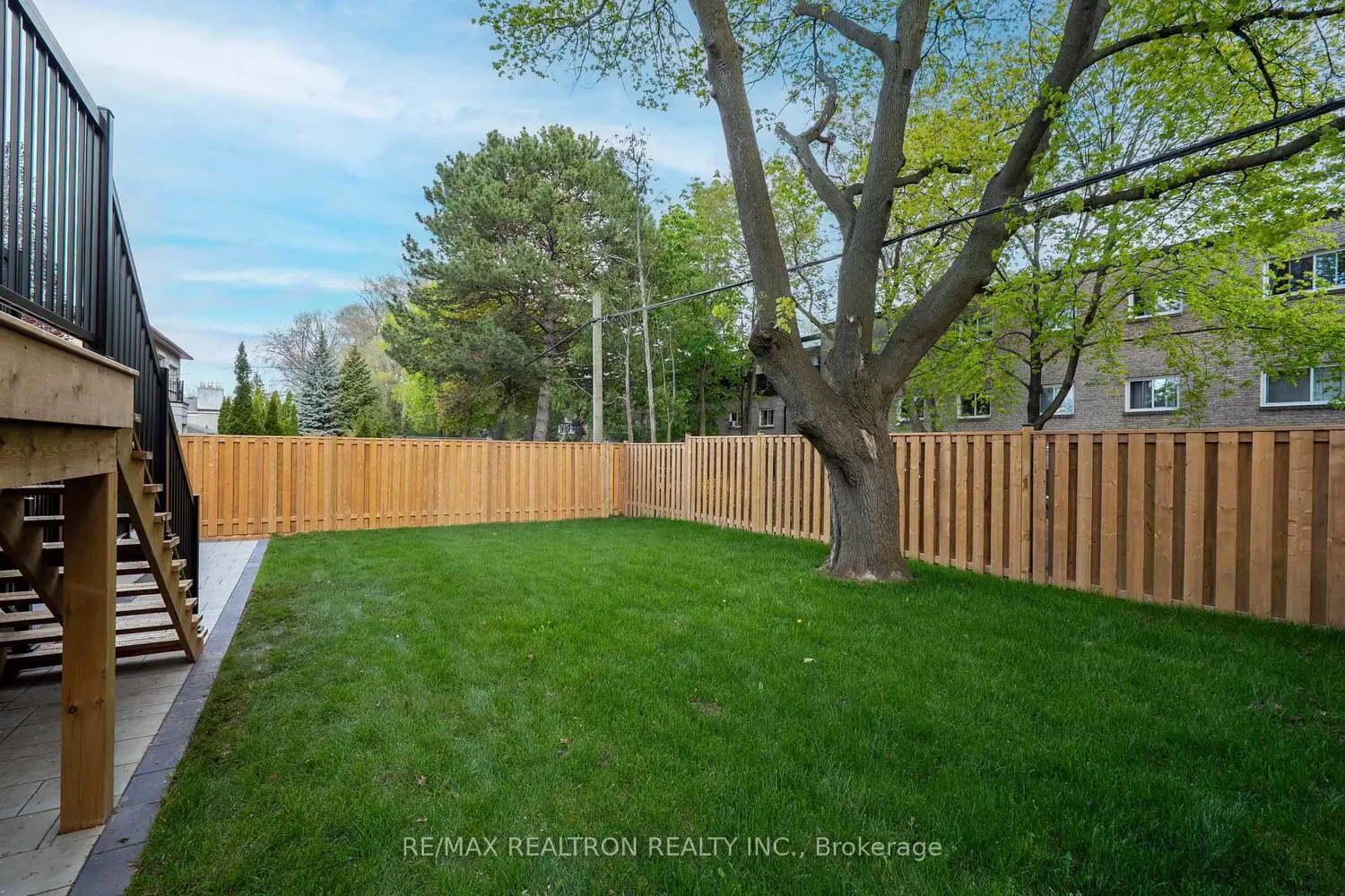 35 Foxwarren Drive photo 2