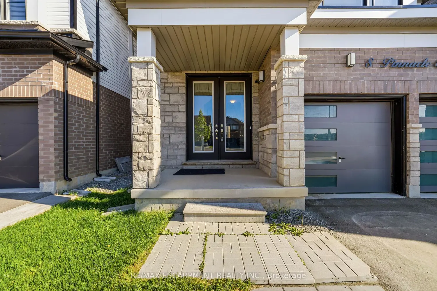 8 Pinnacle Court