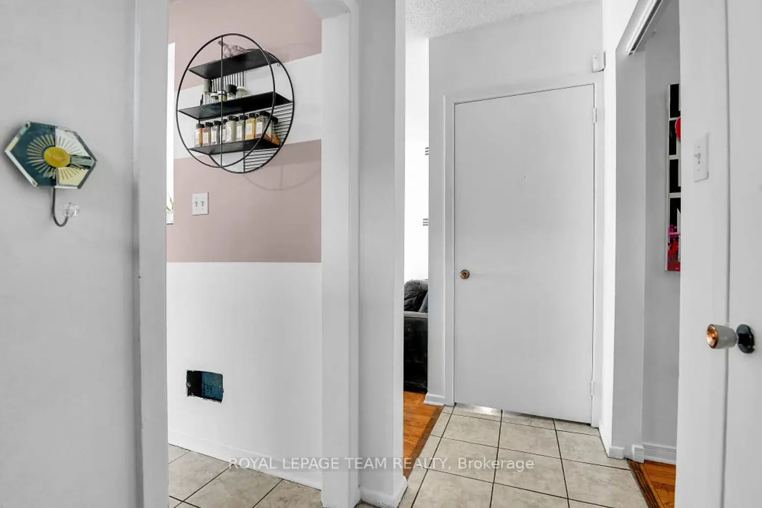 2383 Walkley Road photo 2