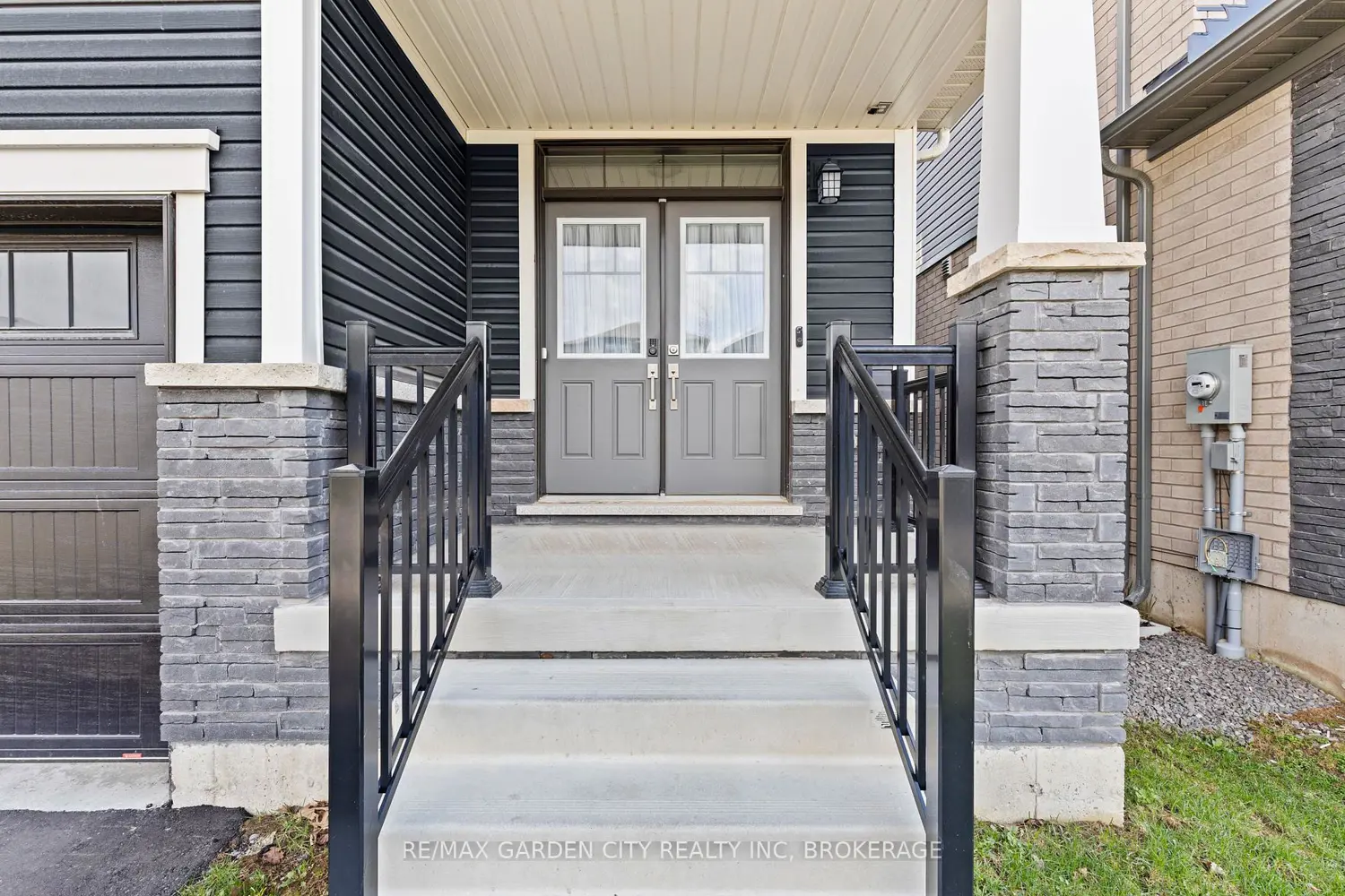 111 Sunflower Crescent photo 3