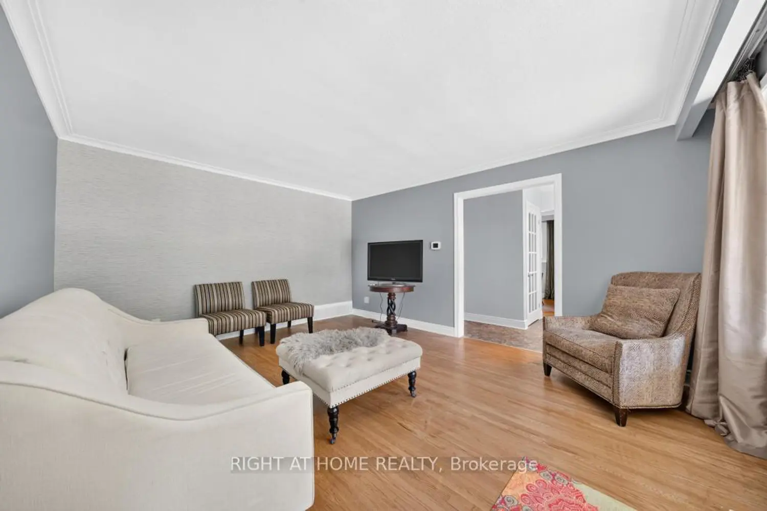 662 Montego Crescent photo 5