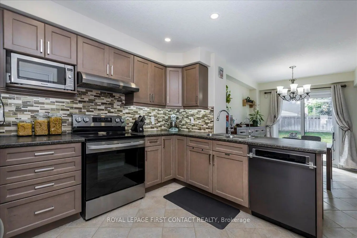 182 Banting Crescent photo 3