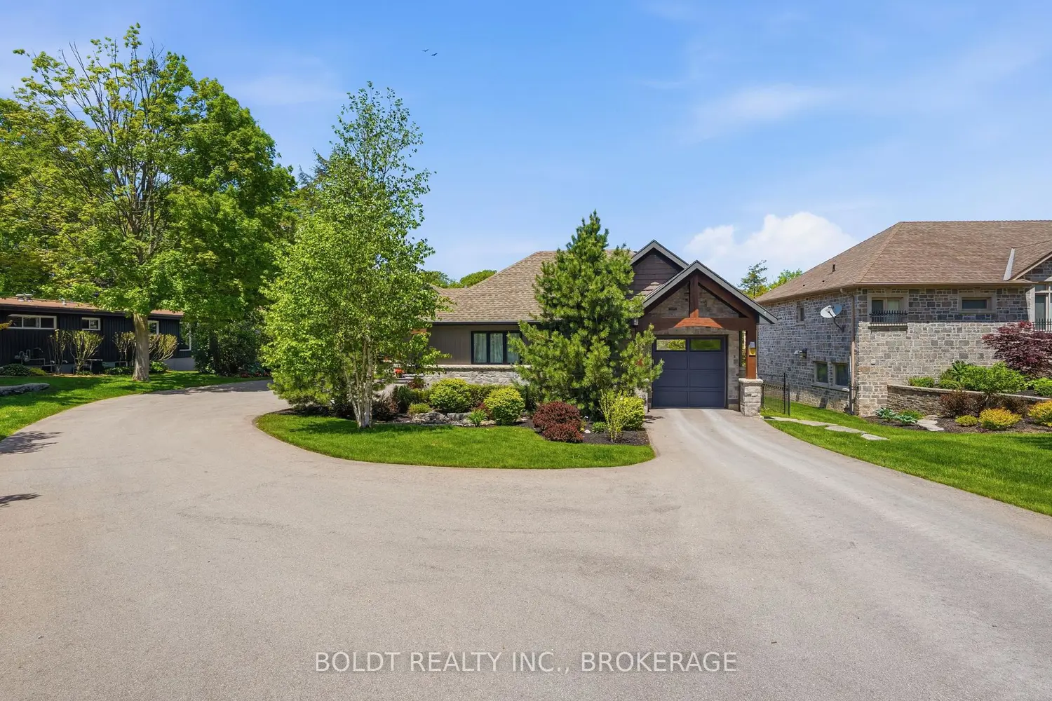 99 Donjon Boulevard photo 3