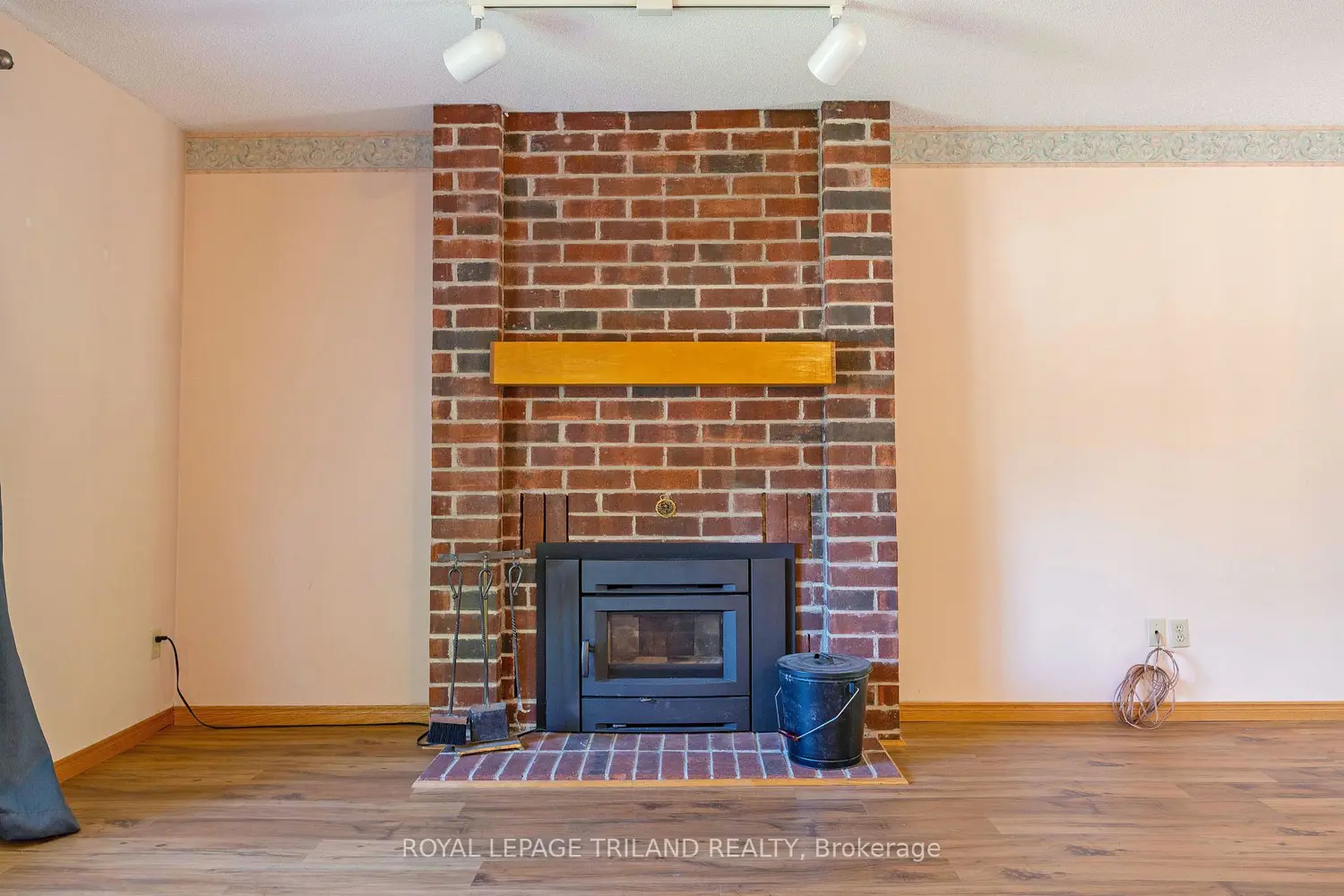 597 Seburn Drive photo 4