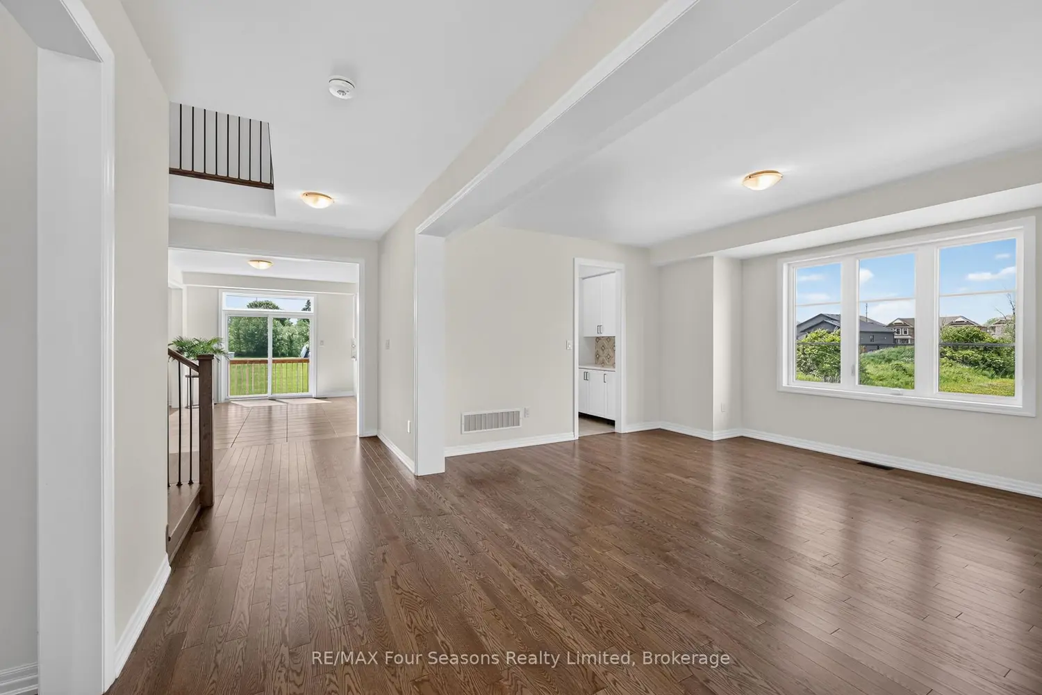 203 Coates Drive photo 2
