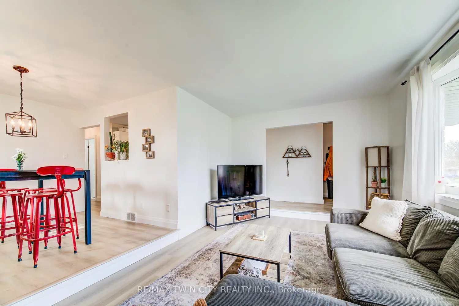 183 Dinison Crescent photo 5