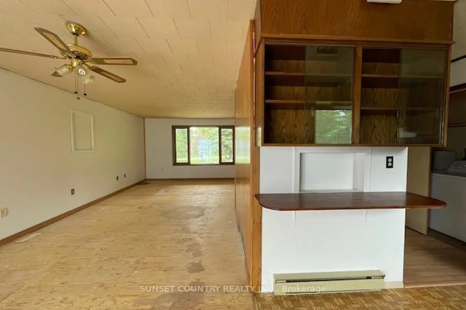 588 Thiel Road photo 4