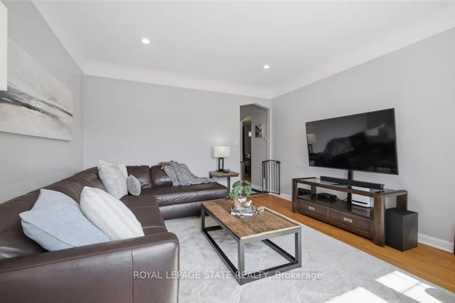 216 Summerhill Avenue photo 2