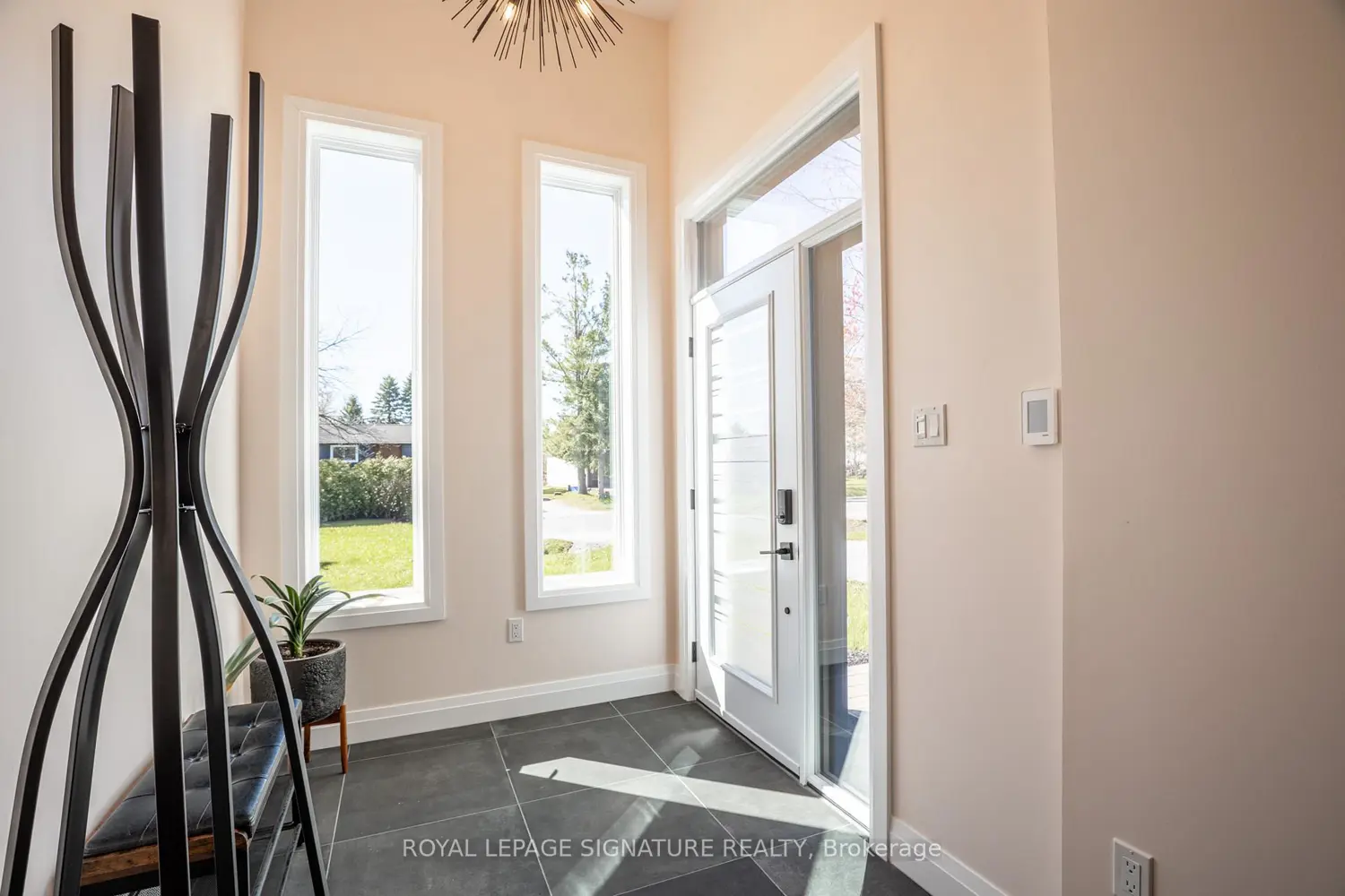 34 Champlain Crescent photo 4