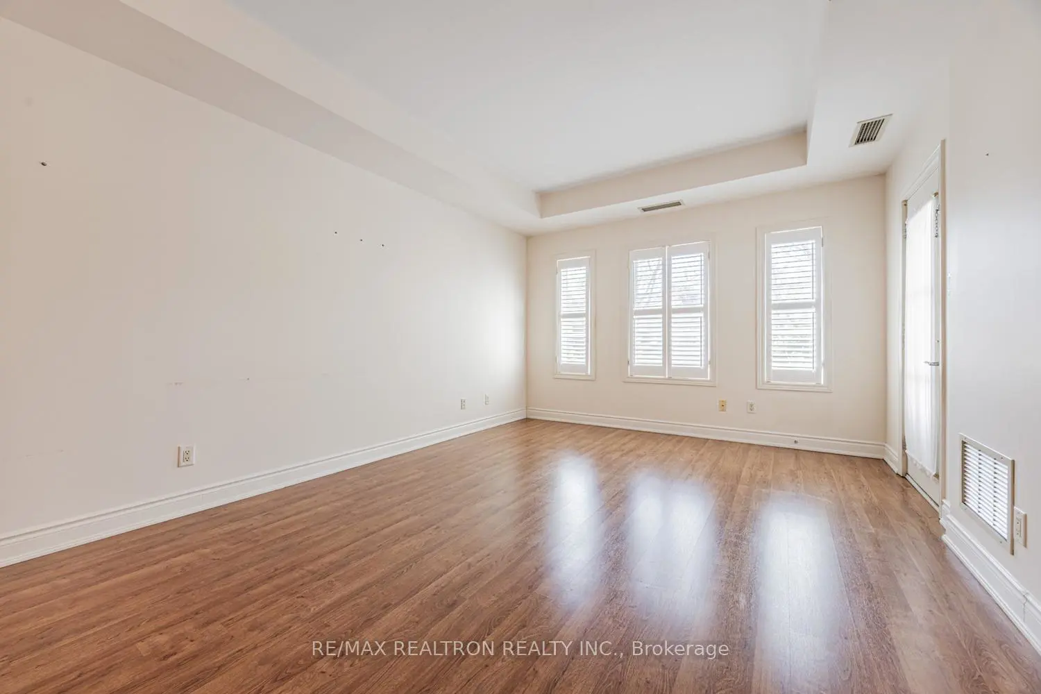 9901 Keele Street 207 photo 2