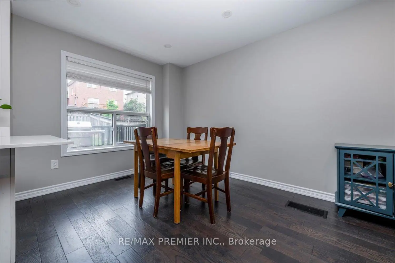 129 Chalmers Drive photo 3