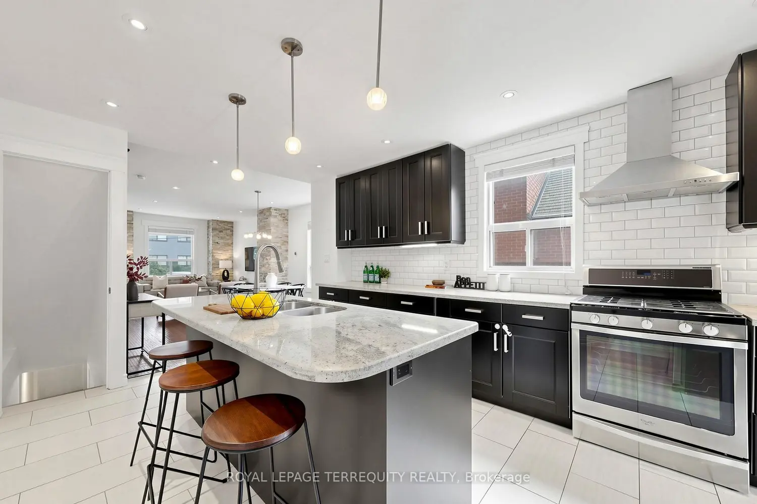 150 Osler Street photo 5