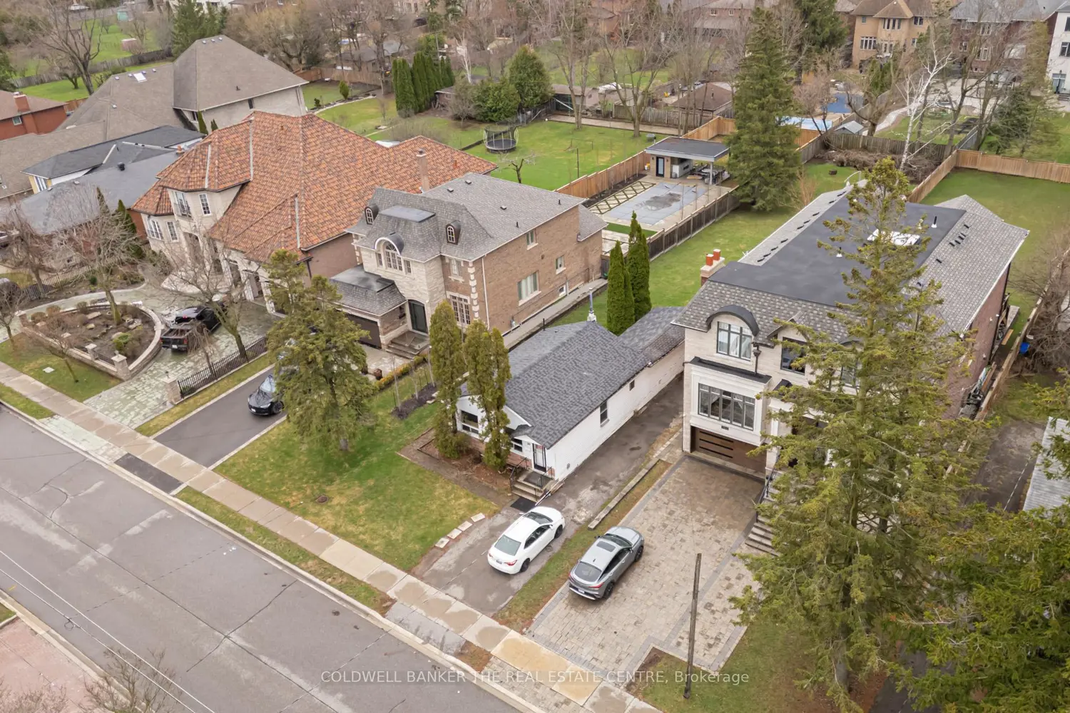 99 Spruce Avenue photo 2