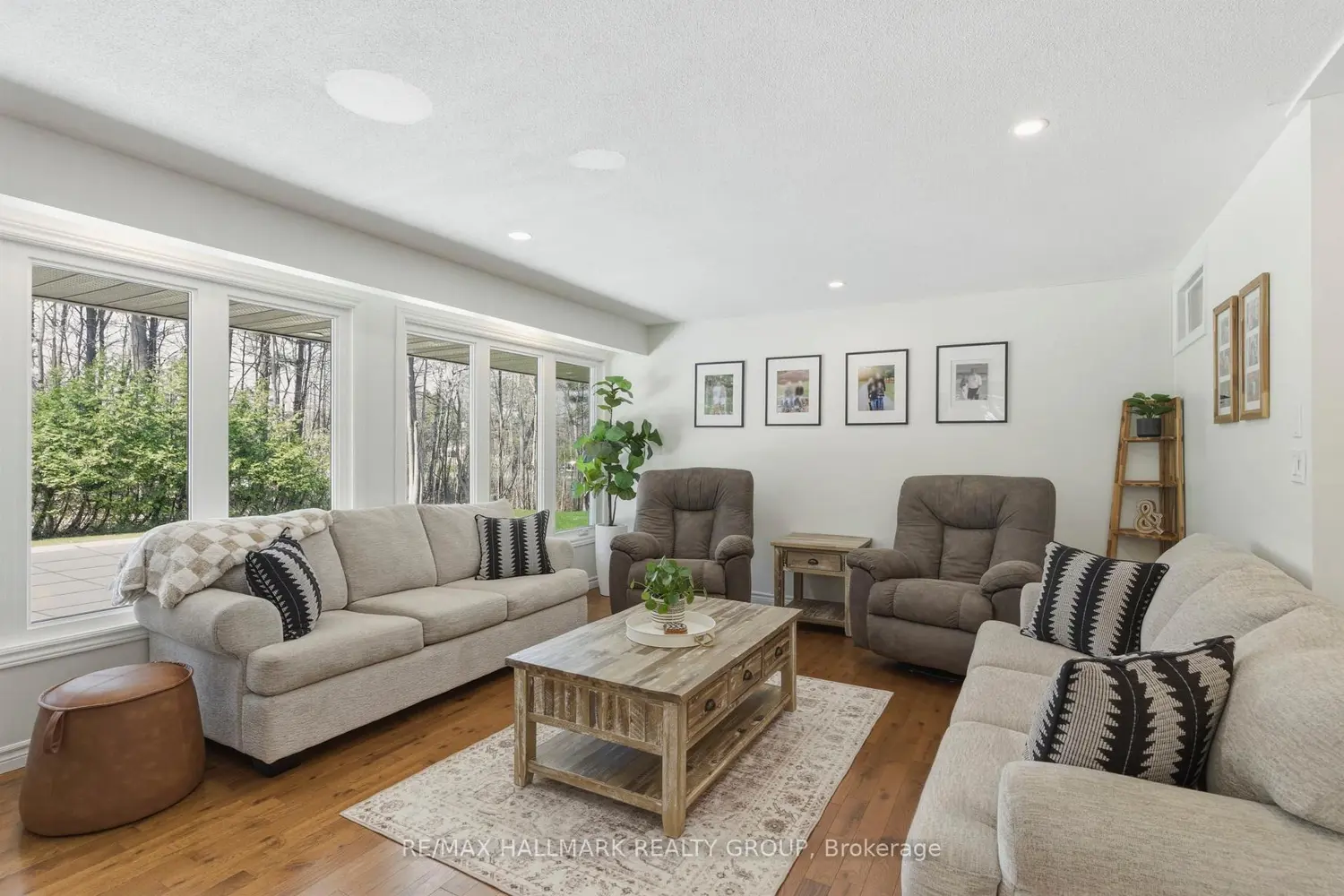 408 Yole Crescent photo 3