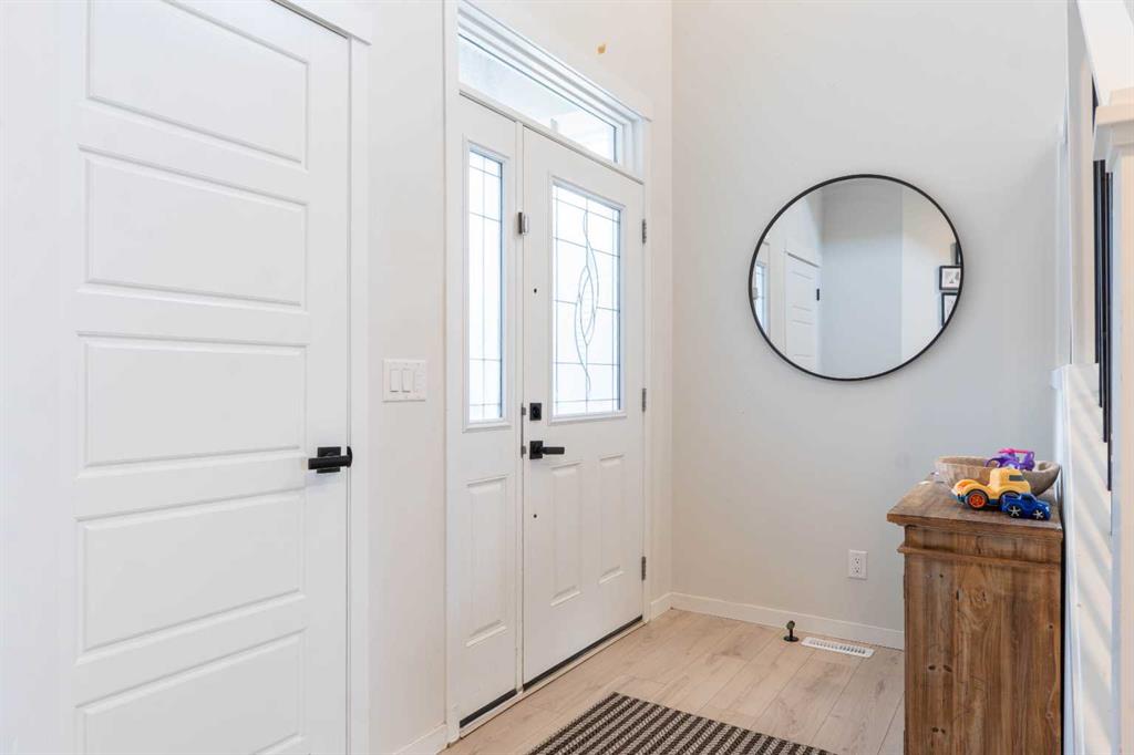 915 Corner Meadows Way NE, Calgary, AB, T3N2C2 photo 2