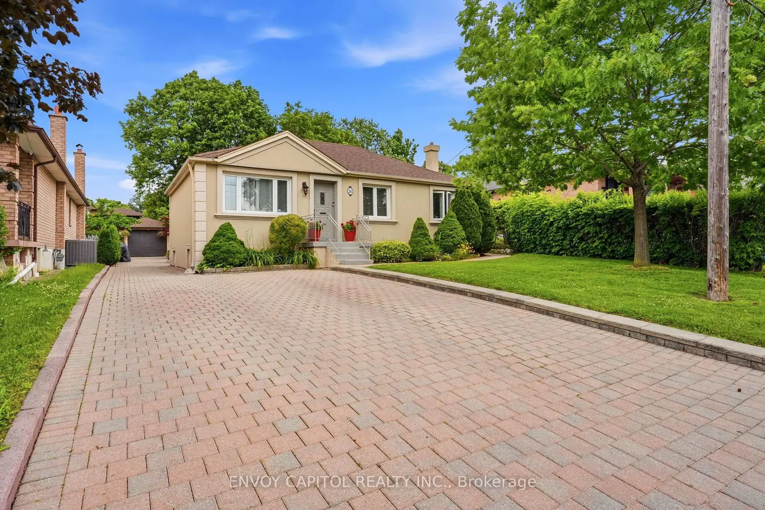 26 Deevale Road photo 2