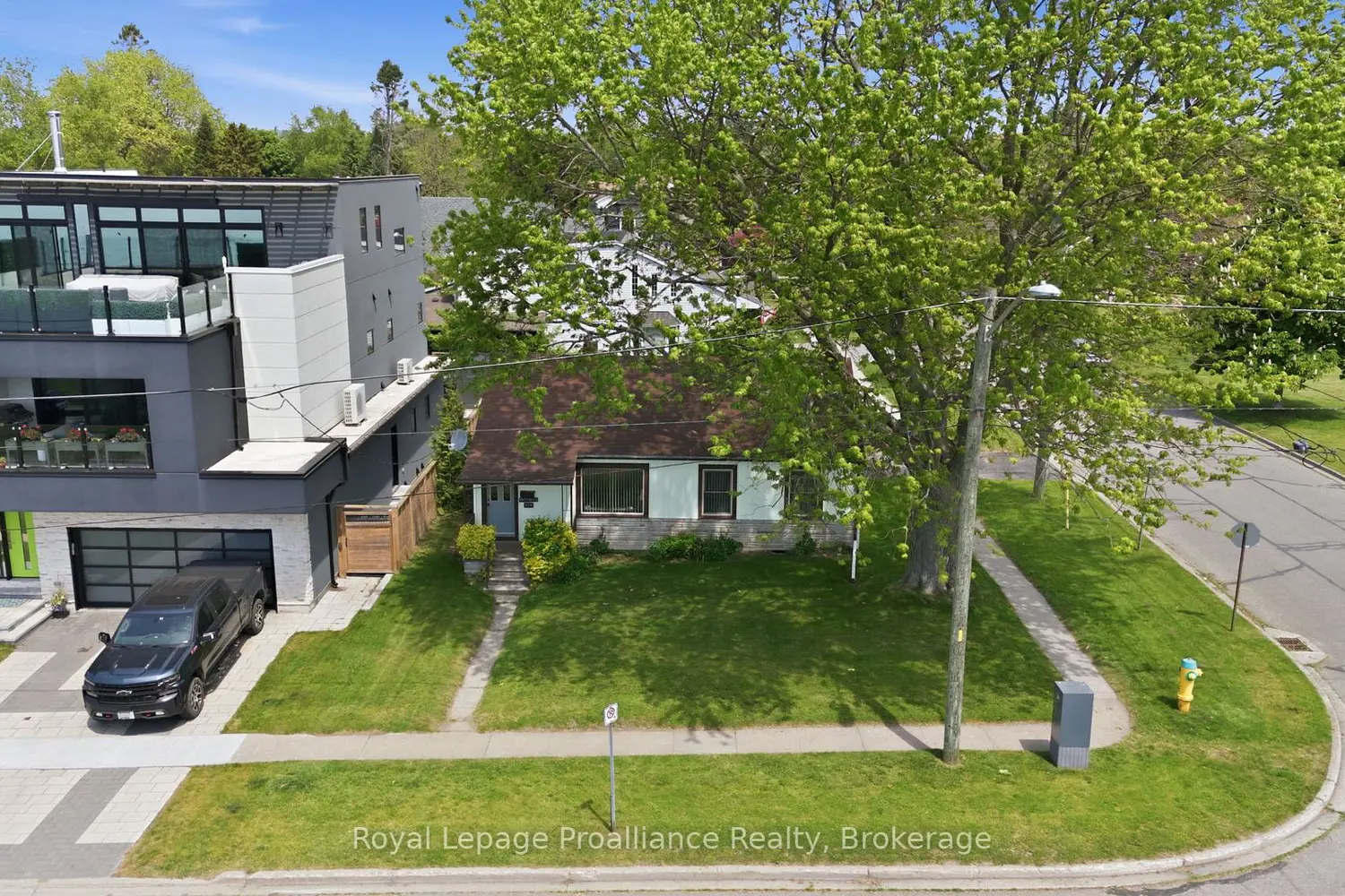 478 Monk Street photo 3