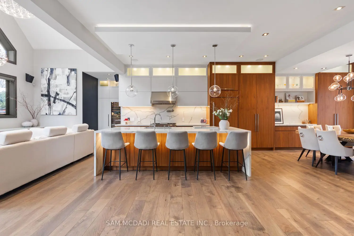 1031 Welwyn Drive photo 4