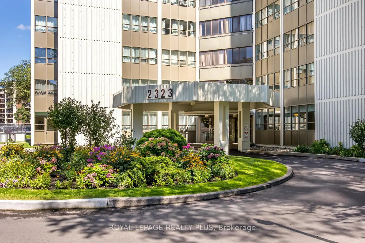 2323 Confederation Parkway 408 photo 2
