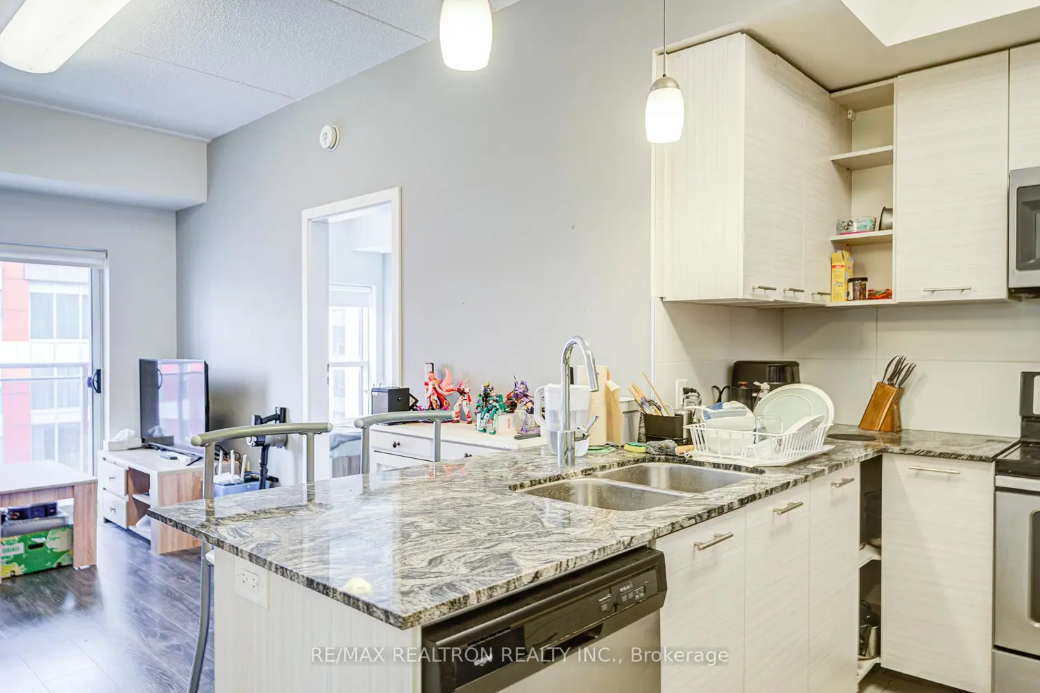 251 Hemlock Street 519 photo 4