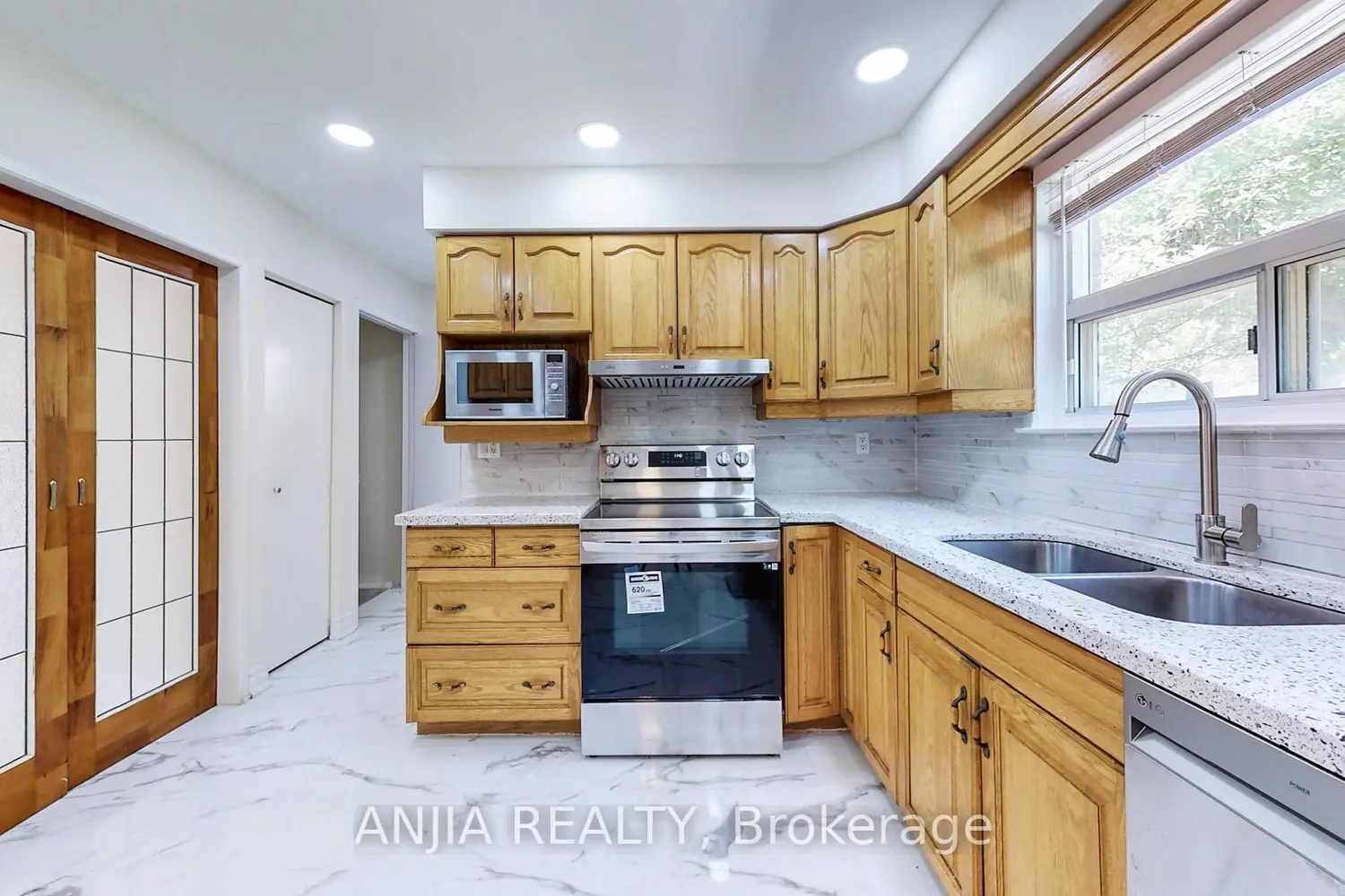 14 Cherrystone Drive photo 5