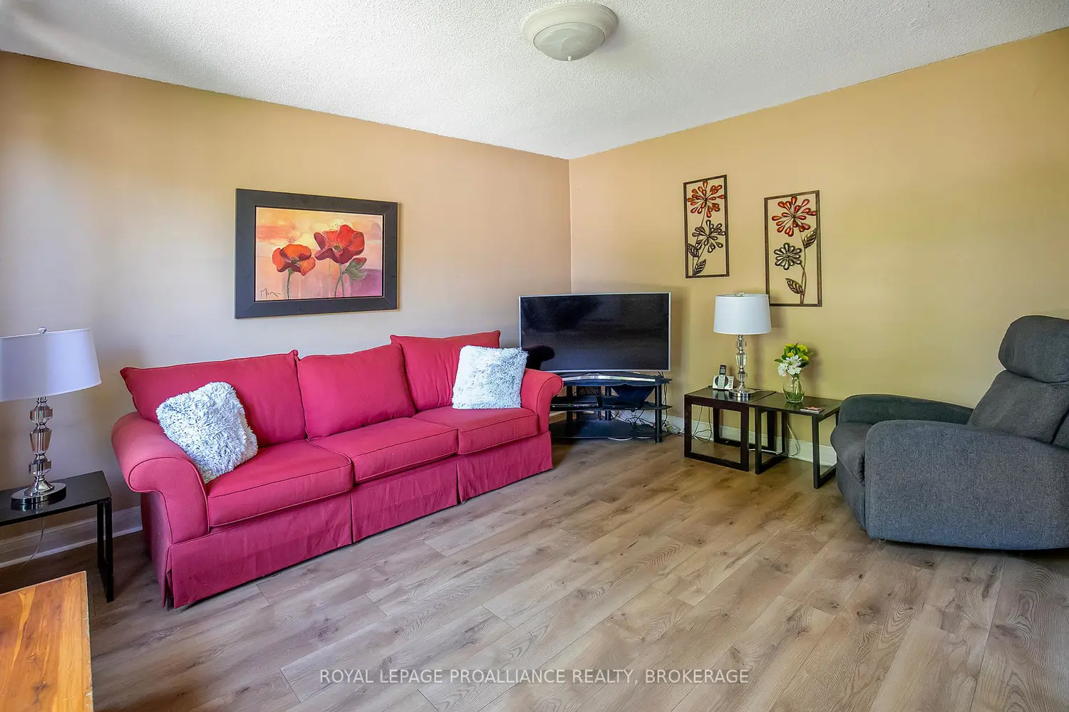 238 Mack Street photo 4