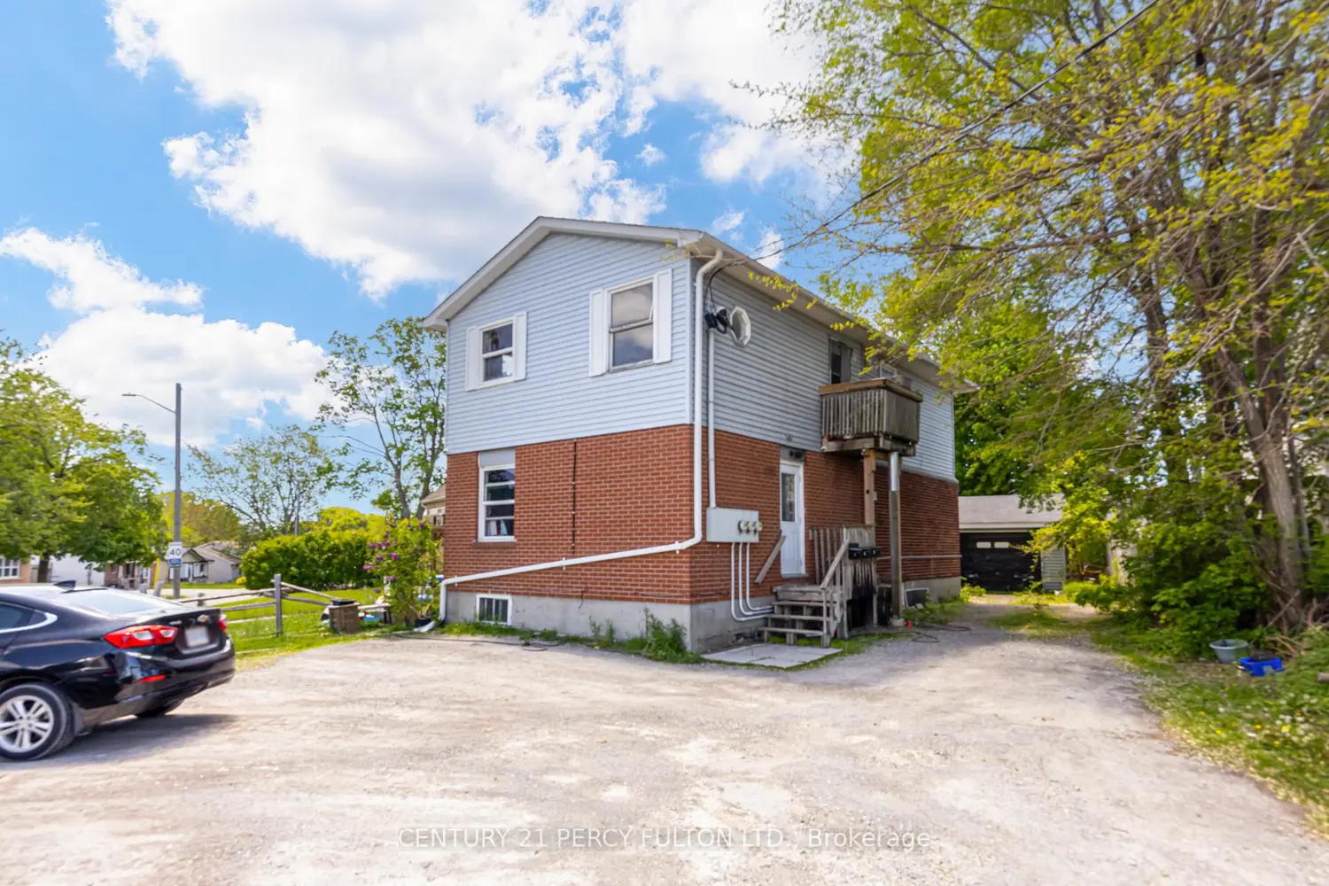 1100 Simcoe Street photo 2