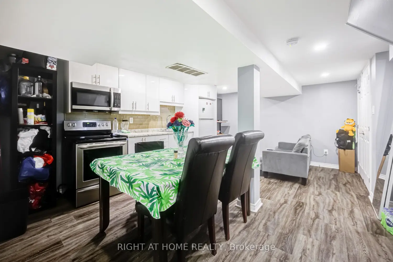 519 Rogers Road photo 5