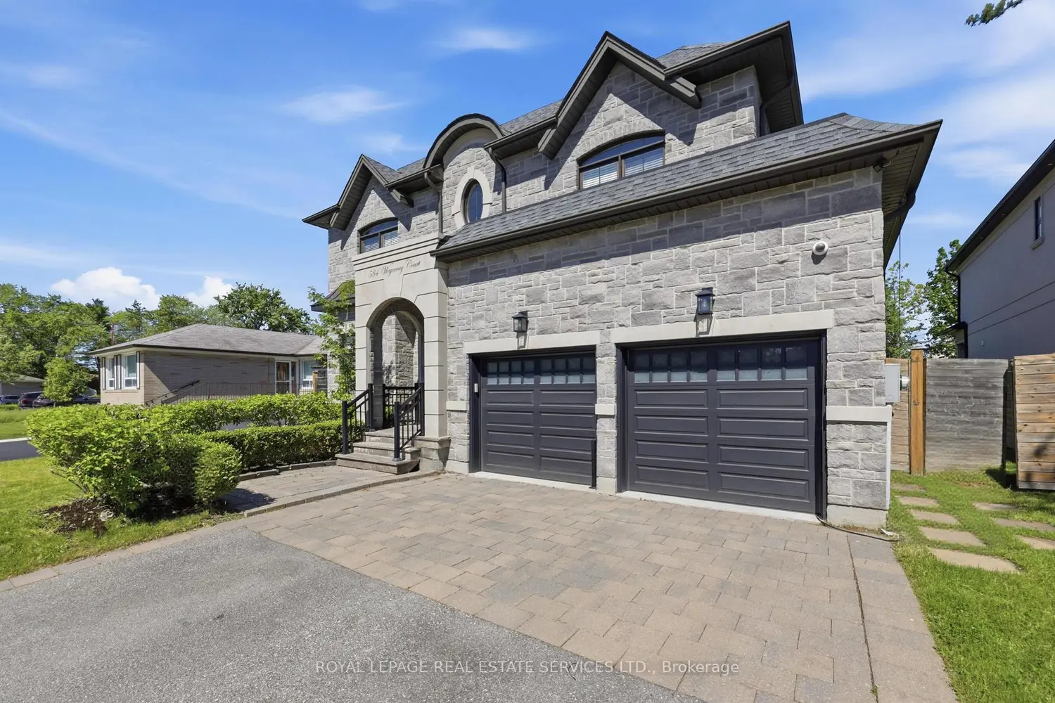 584 Weynway Court photo 2