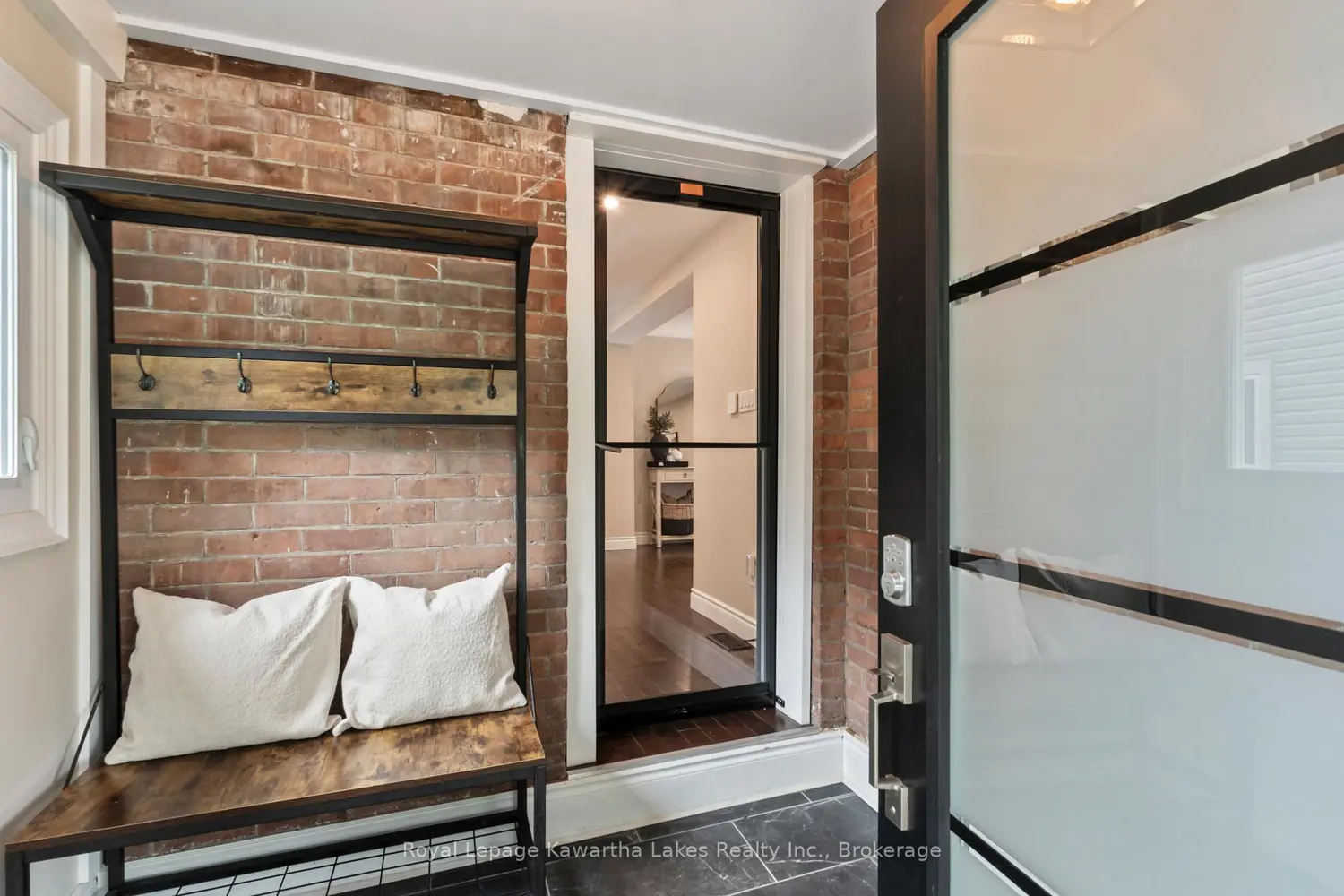 32 Simcoe Street photo 2