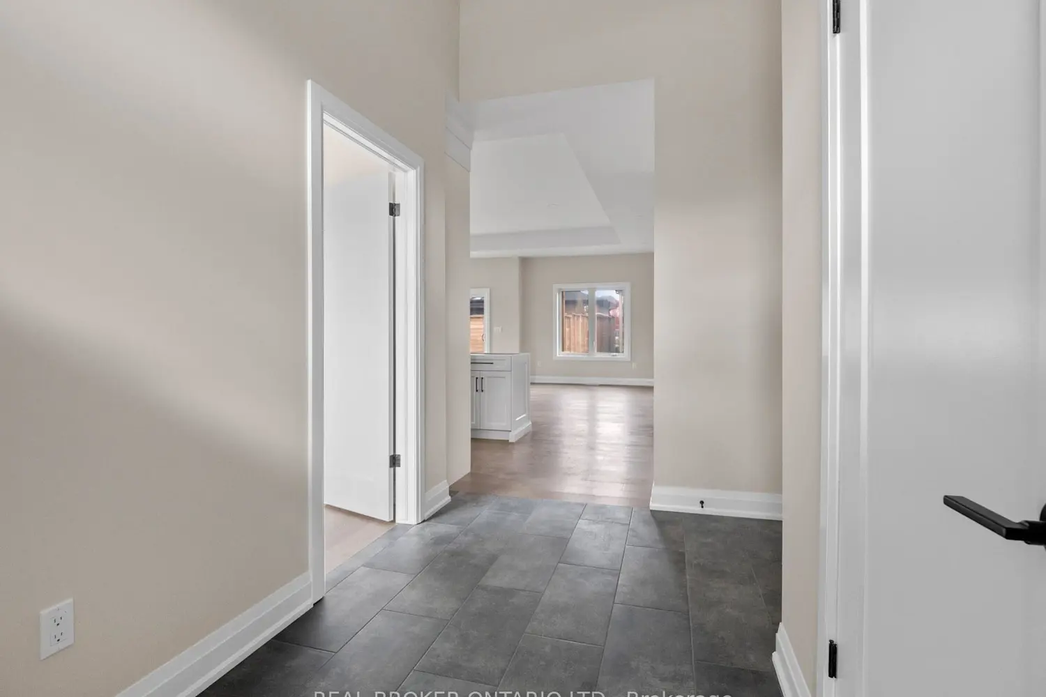118 Willowbrook Drive photo 3