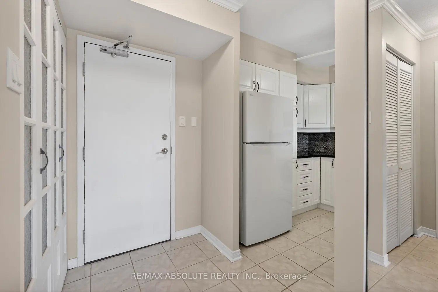 545 St Laurent Boulevard 806