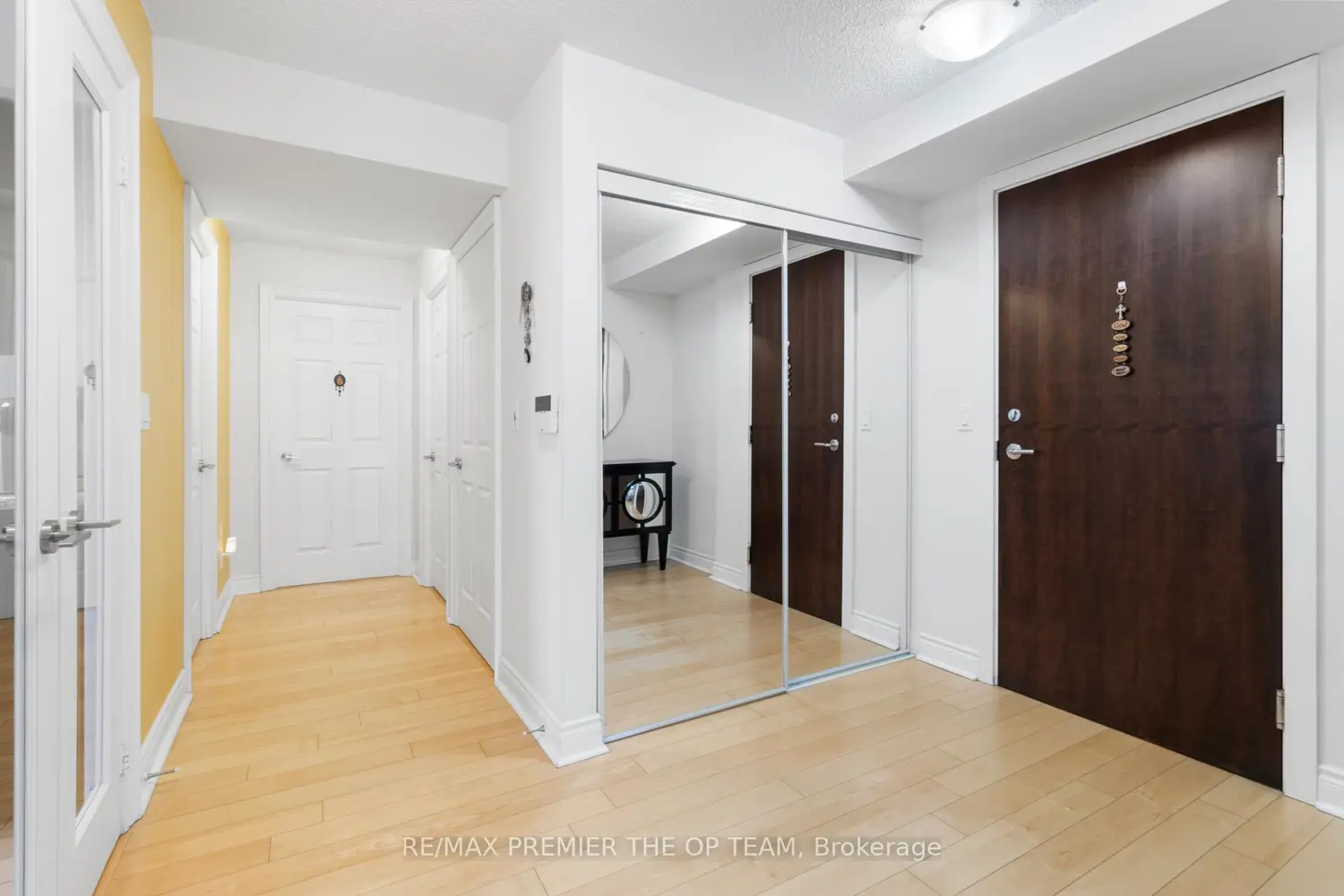23 Cox Boulevard 1077 photo 5